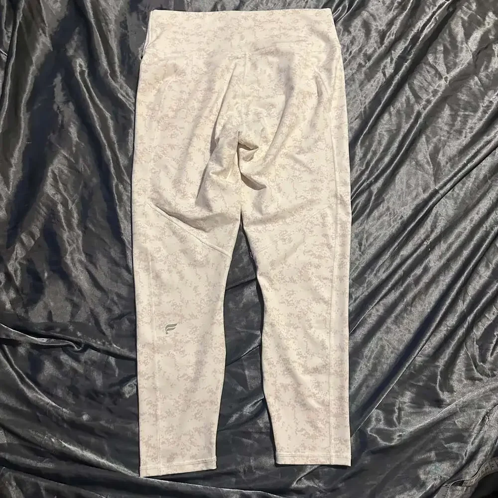 Fabletics Define PowerHold HighWaisted 7/8 Leggings in Soft White Mini Neue Camo - Picture 4 of 7